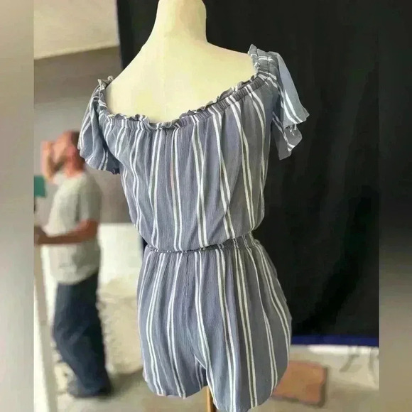 Guess - Off the Shoulder Romper - Picture 2 of 8